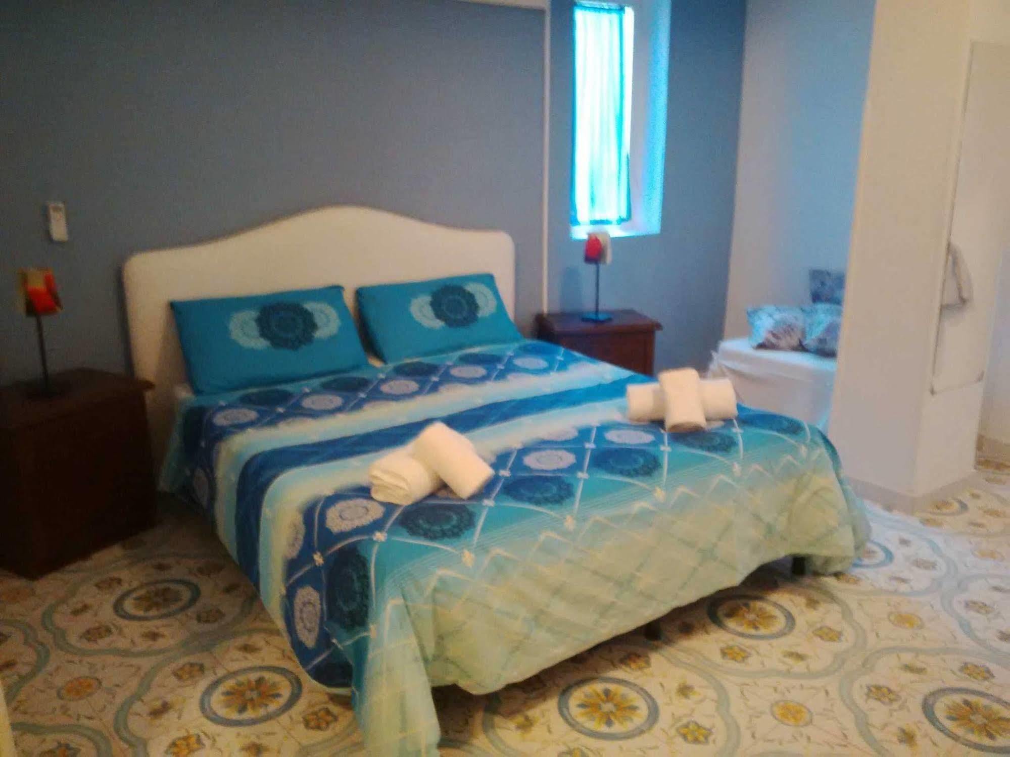Bed & Breakfast Town 3*